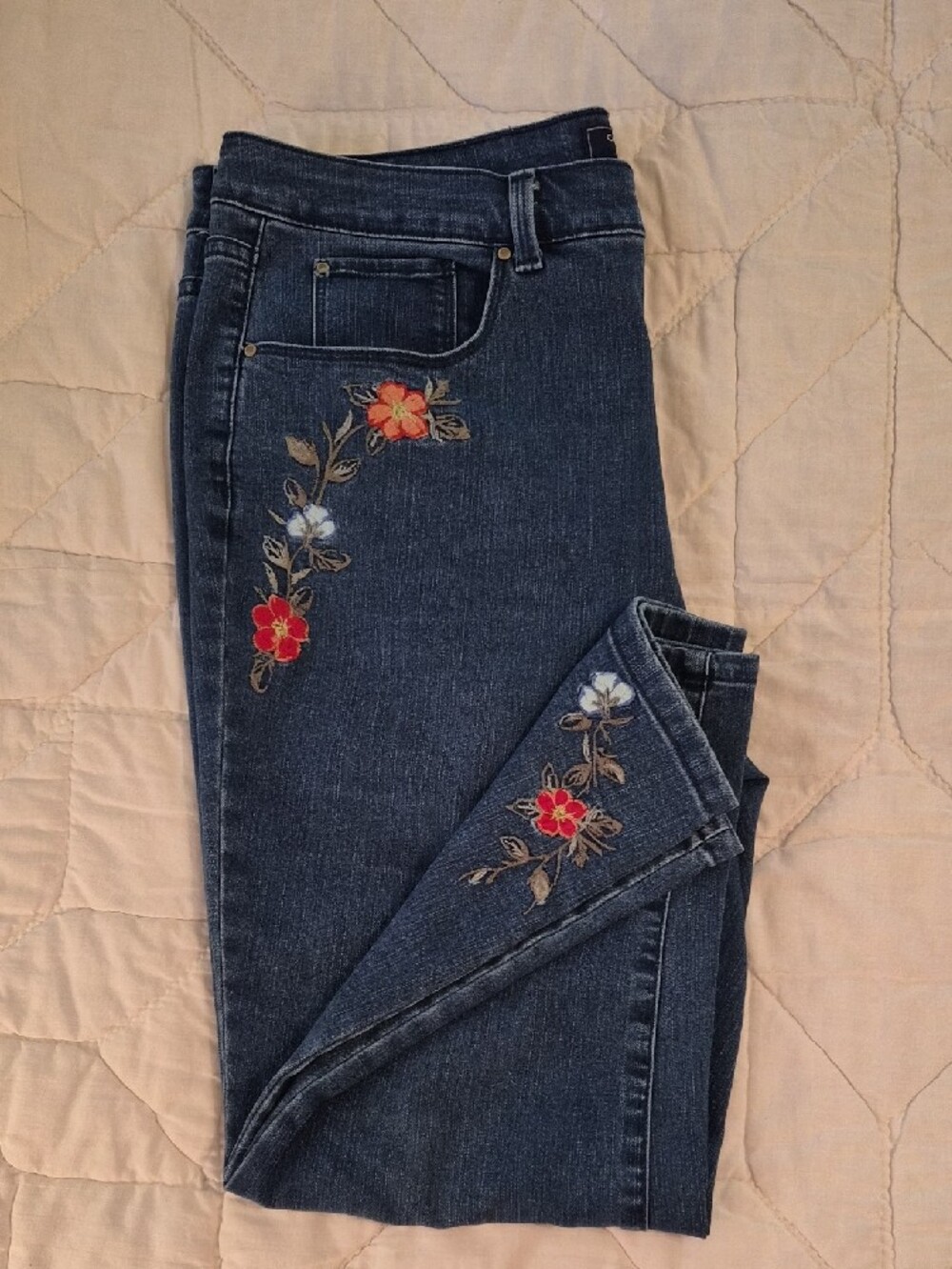 Charter Club 'Bristol Capris' - Floral Embroidered - Size 14